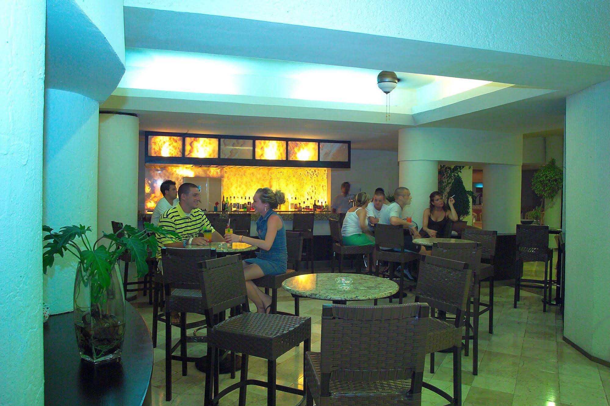 Aquamarina Beach Hotel Cancún Restaurace fotografie